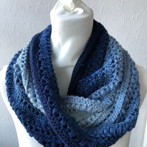 Intermediate Crochet Cowl – Stella Moebius