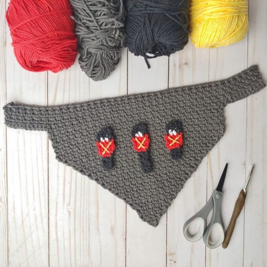 Easy crochet bandana bib pattern 