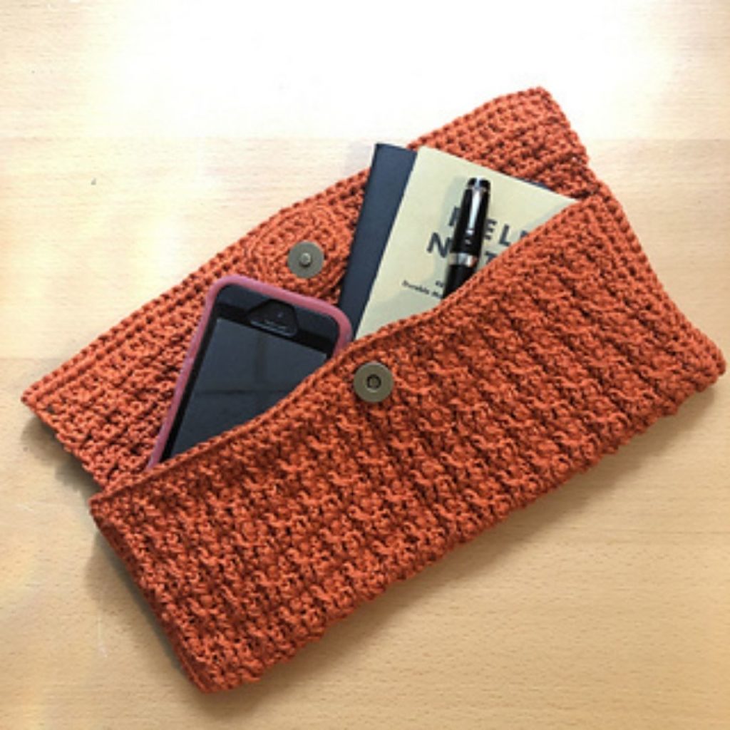 Easy crochet clutch bag pattern - Tester version in Burnt orange