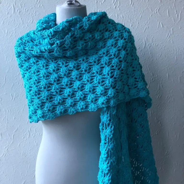 Easy oversized puff stitch shawl – Puffin Lace