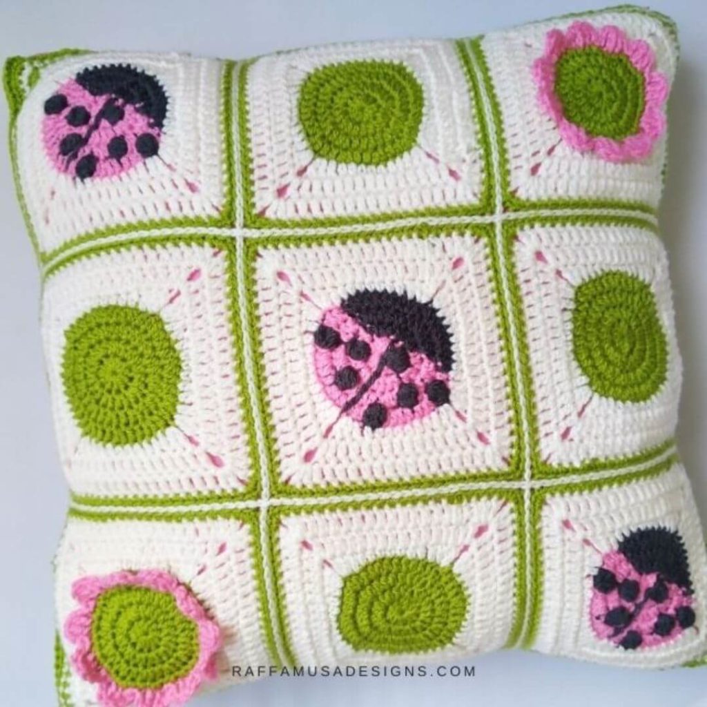 LadyBug Pillow easy crochet cushion pattern