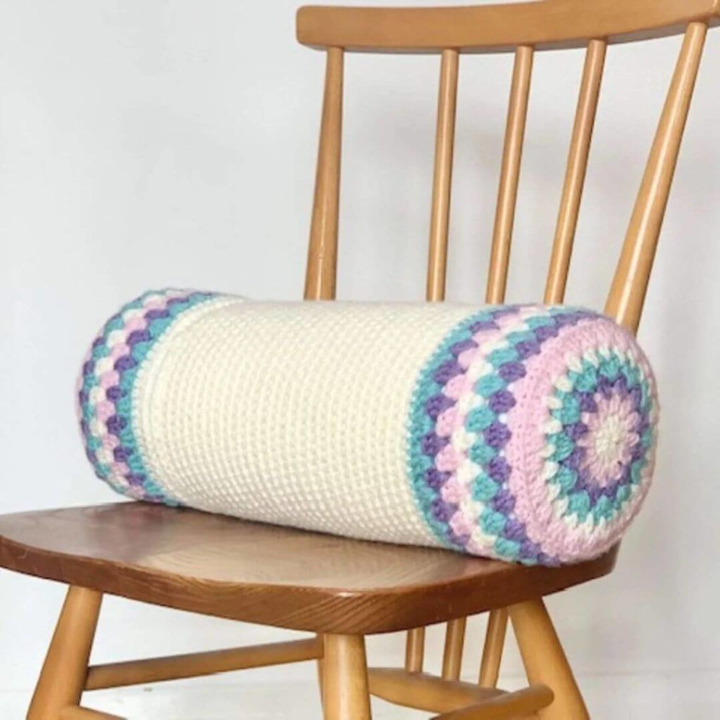 Running Rings Easy crochet Cushion