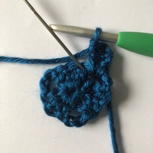 Solid Crochet Triangle Row 2 part 1