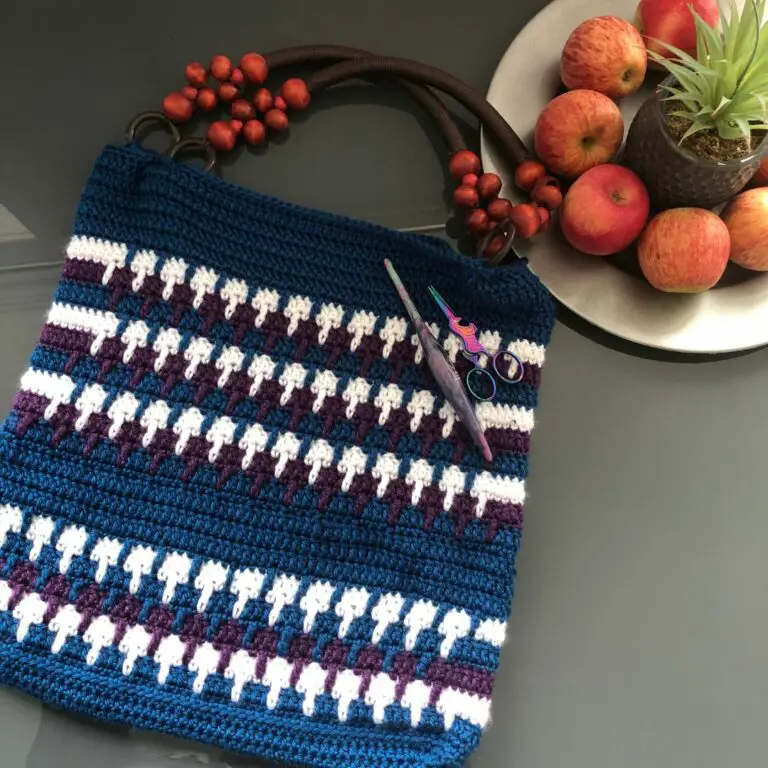 Easy free crochet shopper tote pattern – Mirror Stitch Shopper Tote